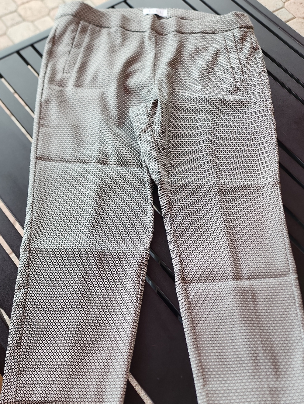 Elle Black and White Patterned Capris